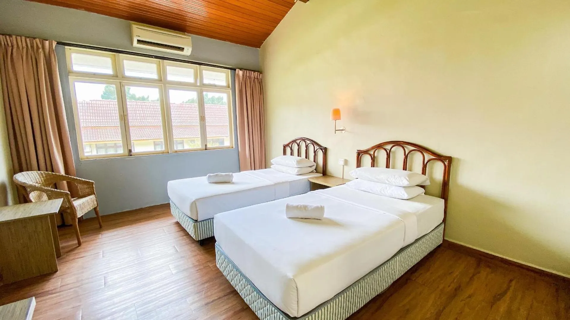 Lovita Tanjung Bidara Beach Resort Малакка