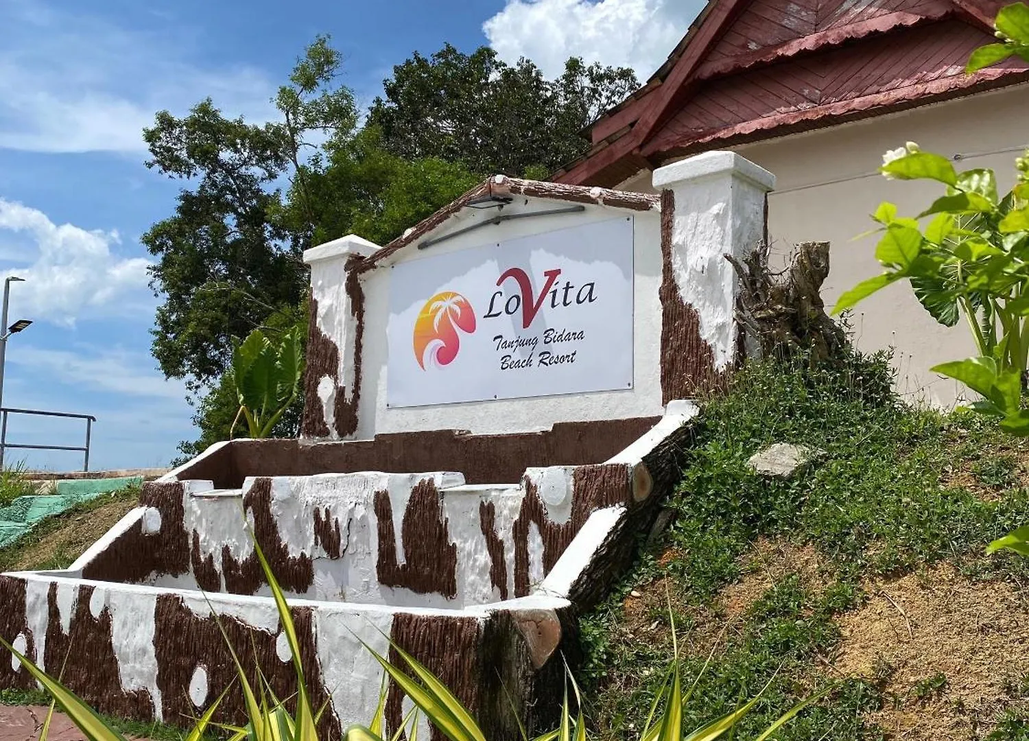 Lovita Tanjung Bidara Beach Resort Малакка