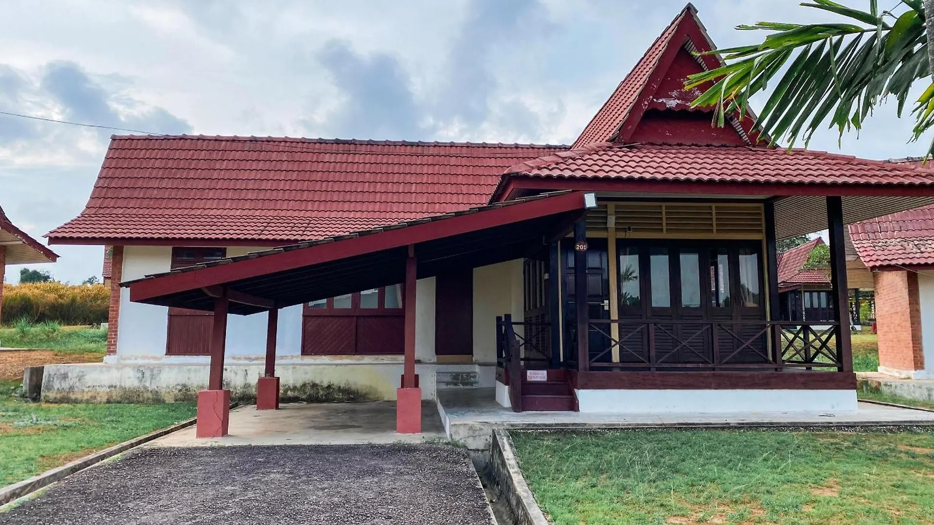 Lovita Tanjung Bidara Beach Resort Malacca 4*,